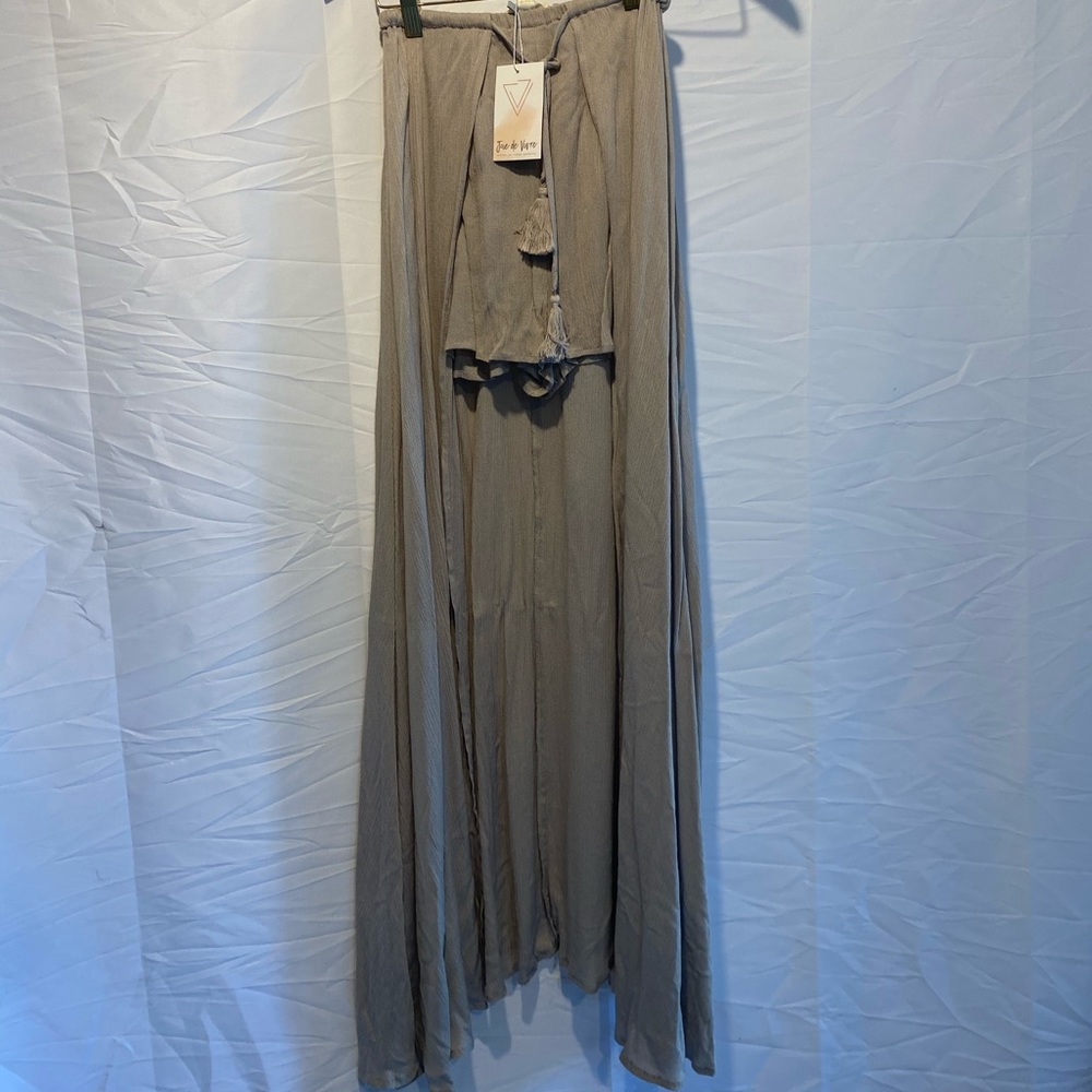 NWT Taupe Shorts with a skirt cover up ☀️🌞🌺